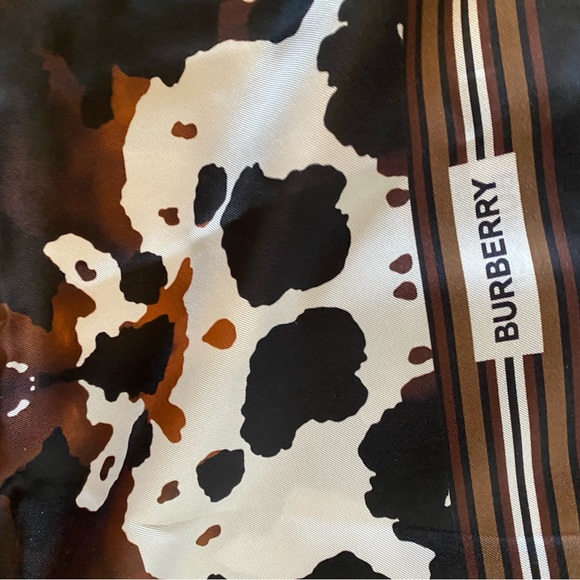 New Burberry Scarf Iconic Animal Print Silk Wrap - Picture 4 of 9